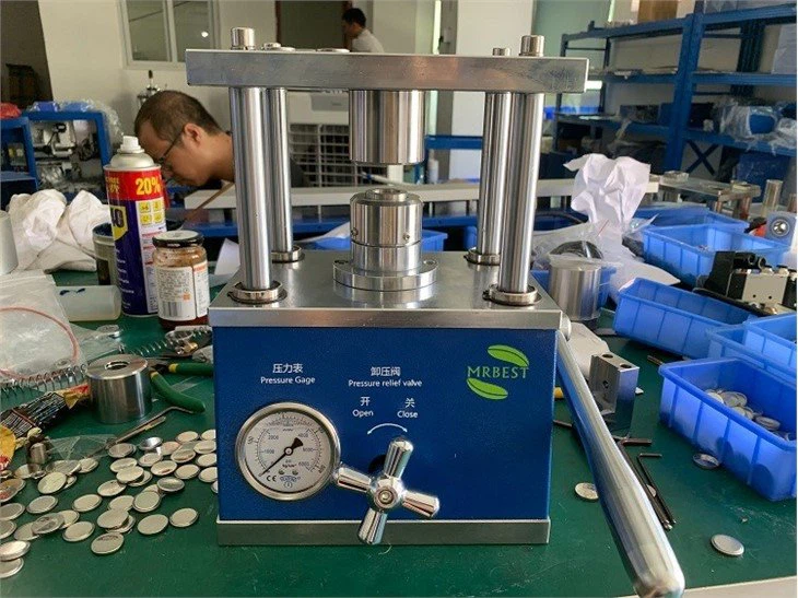 4. CR2032 Crimping machine